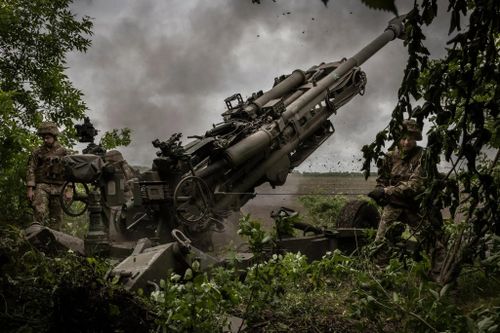 Nga tuyên bố bắn trúng kho đạn lựu pháo M-777 của Mỹ ở Ukraine