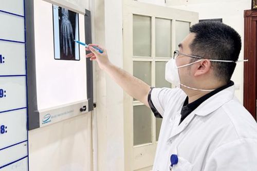 Nguy hại sử dụng điện thoại khi đang sạc