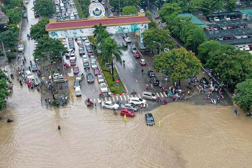 Hà Nội: Giao thông ngoại thành ùn ứ, nội thành duy trì thông suốt
