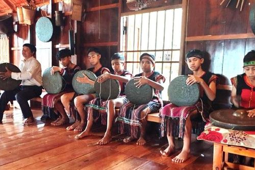 Bảo tồn và phát huy giá trị văn hóa cồng chiêng trên địa bàn tỉnh Đắk Lắk