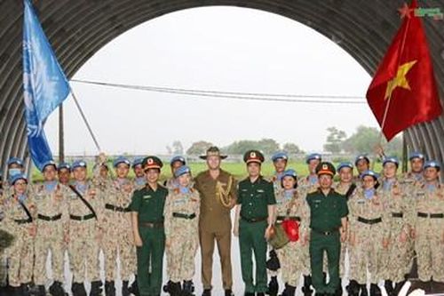 Đoàn Bệnh viện dã chiến cấp 2 số 4 của Việt Nam xuất quân đợt 2