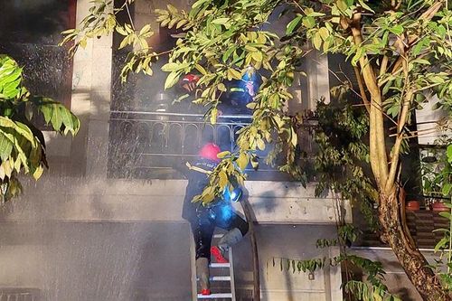 Cháy nhà vắng chủ ở Đà Nẵng, Cảnh sát phá cửa nhà để chữa cháy