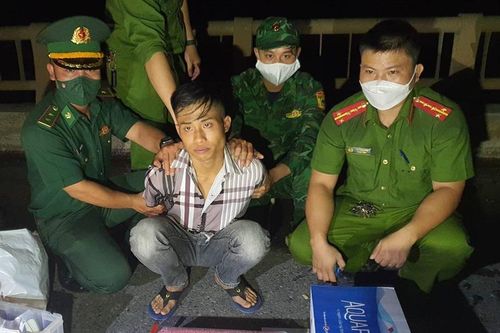 BĐBP phối hợp cùng CA bắt vụ vận chuyển 19 ngàn viên MTTH trên Quốc lộ 9