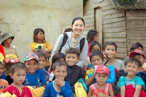 Hành trình 4 năm thiện nguyện đến những buôn làng của cô gái 18 tuổi