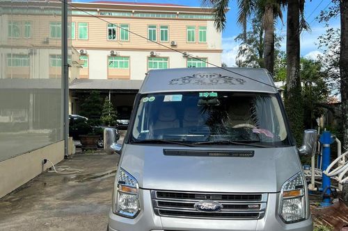 Tước bằng lái 2 tháng tài xế ôtô chở nhóm khách xả rác bừa bãi ở Phú Quốc