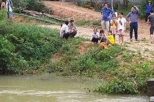 Cháu bé 5 tuổi ở Hòa Bình rơi xuống suối mất tích