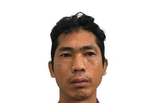 Đâm hai người thương vong rồi lên mái nhà cố thủ