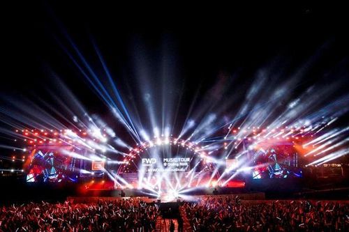 Lễ hội âm nhạc FWD Music Tour 'đốt cháy' phố đêm Hạ Long