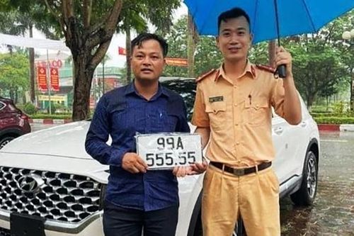 Chiếc SantaFe biển ngũ quý 5 ở Bắc Ninh được trả giá đến 4 tỷ, chủ xe vẫn 'lắc đầu'
