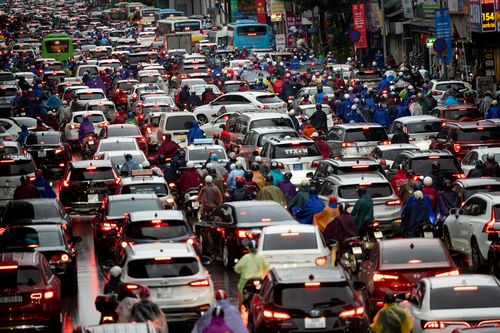 Nản lòng cảnh ngập sâu, ùn tắc trên phố Hà Nội