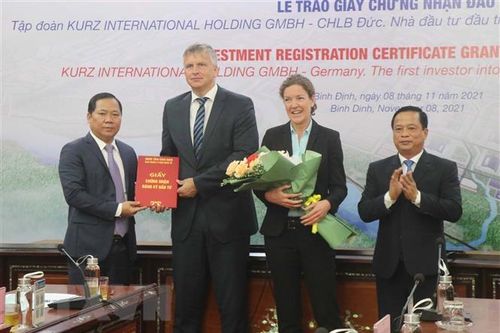 Tập đoàn sản xuất màng mỏng KURZ của Đức đầu tư vào Bình Định