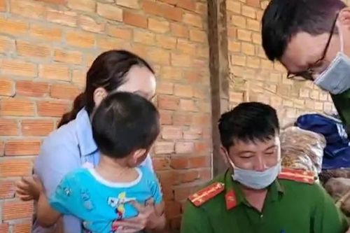 Vụ cháu bé 3 tuổi bị mẹ khai tử dù đang còn sống: Người bố vui mừng khi tìm thấy con trai