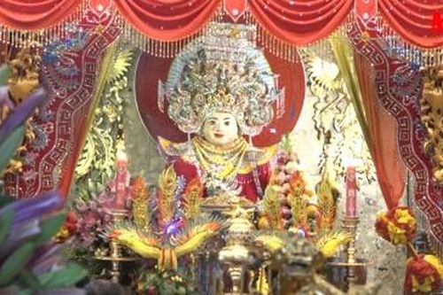 Ban Quản trị Lăng miếu Núi Sam tổ chức lễ tắm bà