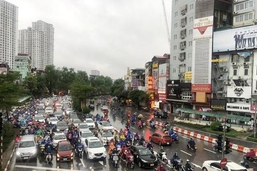 Hà Nội: Nhiều khu vực nội đô bị ngập nước, gây ùn tắc giao thông
