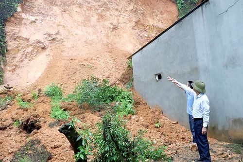 Phú Thọ: Mưa dông kéo dài ảnh hưởng đến cuộc sống của người dân