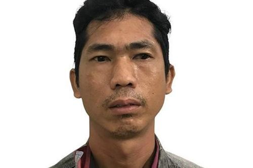 Đâm 2 người thương vong rồi leo lên mái nhà lẩn trốn