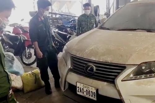 Phát hiện nhiều xe sang cất giấu ở khu vực biên giới