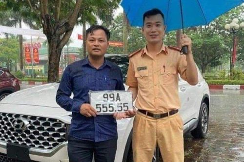 Mua xe tặng vợ, người đàn ông Bắc Ninh bấm được biển 'ngũ quý 5'