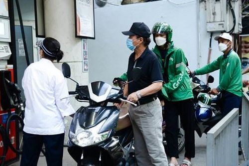Xăng tăng chạm mốc kỉ lục mới, người dân nghĩ gì?