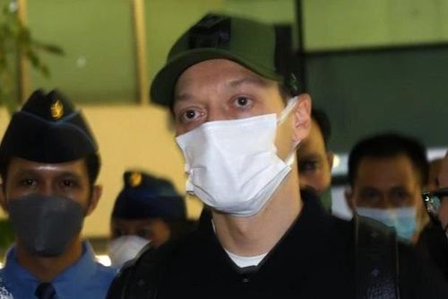 Mesut Ozil gây sốt khi đến Indonesia