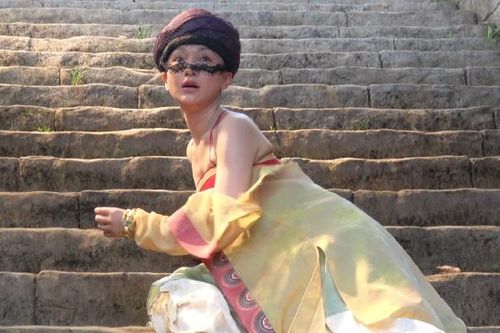 Tạo hình cổ trang kỳ quái của Châu Tấn