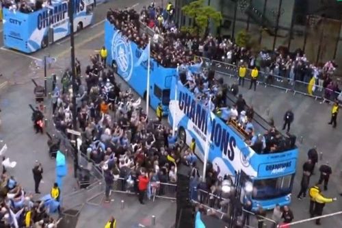 Man City bị chế nhạo vì lễ rước cúp thưa thớt CĐV