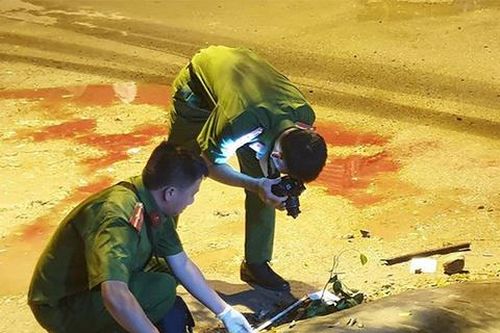 Chủ nhân xế hộp suýt mất mạng do chèn 2 thanh niên đi xe máy