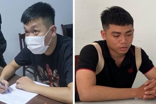 Đôi bạn cùng... lùi!