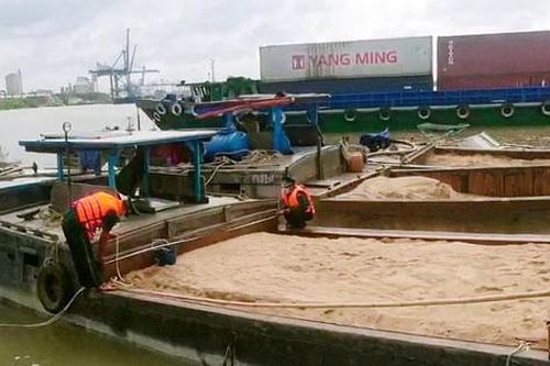 Bắt giữ 03 ghe tải vận chuyển, khai thác cát trái phép trên sông Đồng Nai