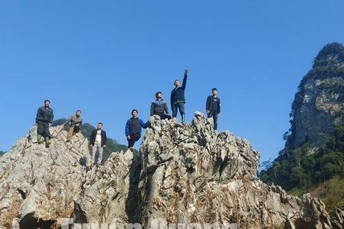 Lâm Bình mở điểm check in trên đèo Khau Lắc