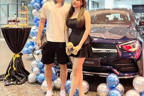 Tiền vệ Hoàng Đức sắm xe sang Mercedes-Benz GLC 300 giá hơn 2,5 tỷ đồng