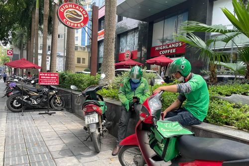 Xăng lập đỉnh, tài xế công nghệ 'kêu trời' vì thu nhập giảm mạnh