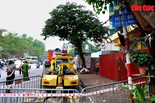 Hà Nội: Cận cảnh hiện trường phá dỡ công trình vi phạm trật tự xây dựng tại 84 đường Láng