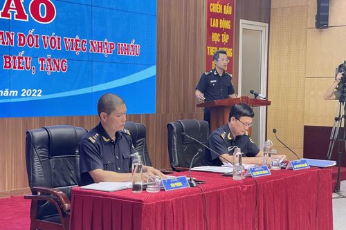 Nghi vấn đường dây nhập siêu xe biếu tặng, lãnh đạo Tổng cục Hải quan lên tiếng?