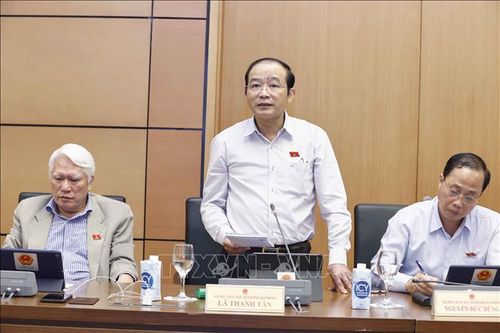 Thể chế hóa đầy đủ, sâu sắc quan điểm của Đảng trong lĩnh vực chăm sóc sức khỏe nhân dân