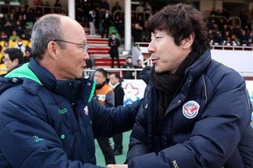 Báo Indonesia mong HLV Park Hang Seo phò tá Shin Tae Yong