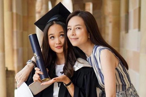 Phong cách thời trang cá tính của con gái bà Madam Pang