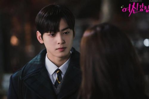 'Mỹ nam đẹp nhất Kpop' Cha Eun Woo từng bị bồ đá phải khóc lóc, van xin quay lại
