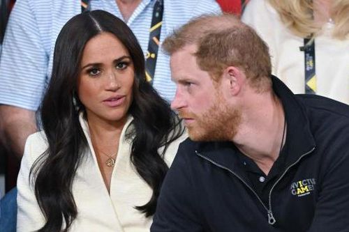 Vợ chồng Meghan Markle liên tục nhận tin không vui