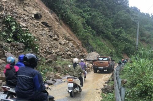 Mưa lớn liên tiếp ở Bắc bộ: 3 người thiệt mạng, nhiều tuyến đường bị sạt lở