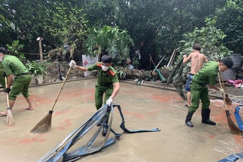 Vĩnh Phúc: Công an huyện Tam Đảo tiếp tục giúp nhân dân khắc phục mưa lũ, ổn định cuộc sống