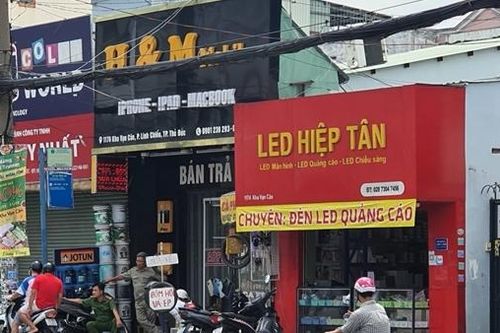 Đi ô tô, đột nhập tiệm ĐTDĐ trộm gần 2 tỷ đồng