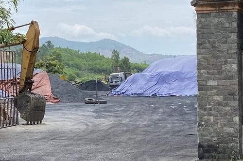 Phạt chủ bãi than 'nhuộm đen' ruộng lúa