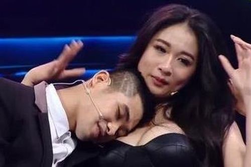 Bài cuối: 'Đỏ mặt' với những hình ảnh dung tục, làm sao dạy con trẻ?