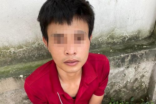 Gã trai một tiền án tự giao nộp 'hàng trắng' tại chốt 141