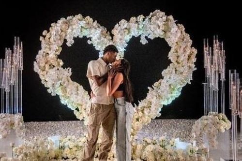 Rashford đính hôn với bạn gái