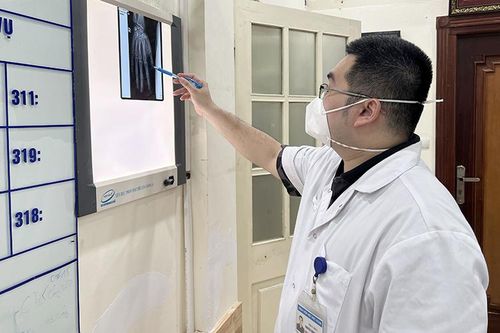 Đừng để sạc điện thoại biến thành 'bom nổ chậm'