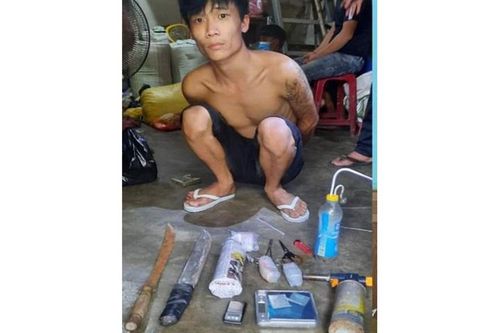Xộ khám vì buôn ma túy