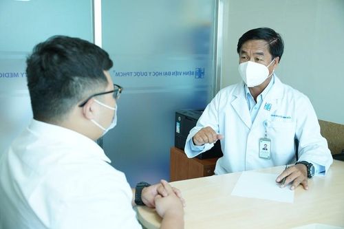 Stress vì béo phì, người phụ nữ càng ăn uống mất kiểm soát