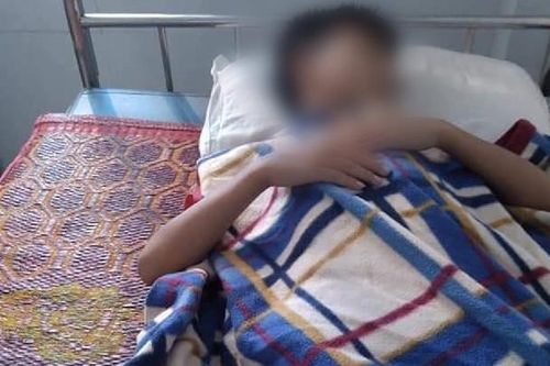 Quảng Bình: Nam sinh bị đánh giữa sân trường phải nhập viện